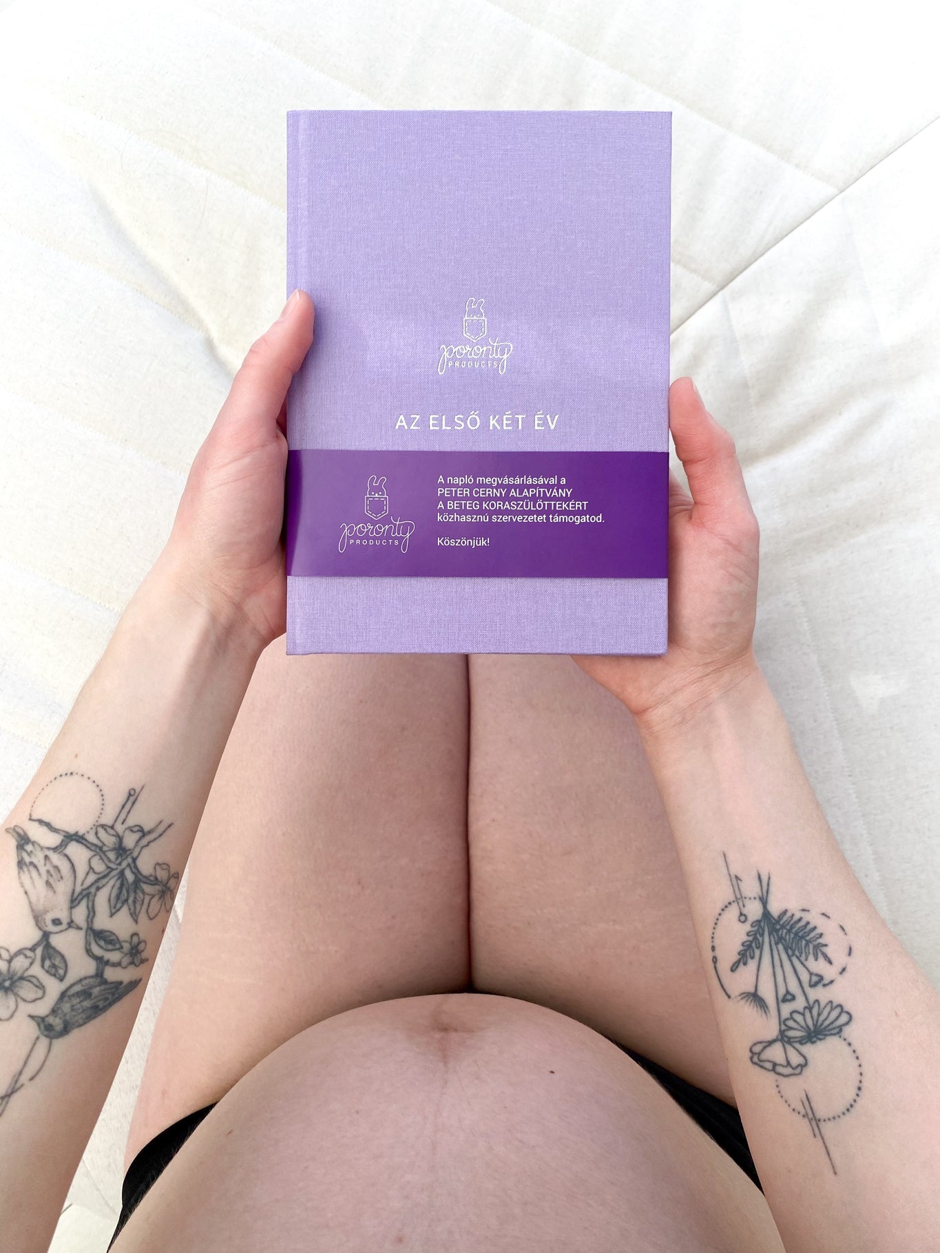 PorontyProducts Az első két év babanapló - lila, a koraszülöttekért